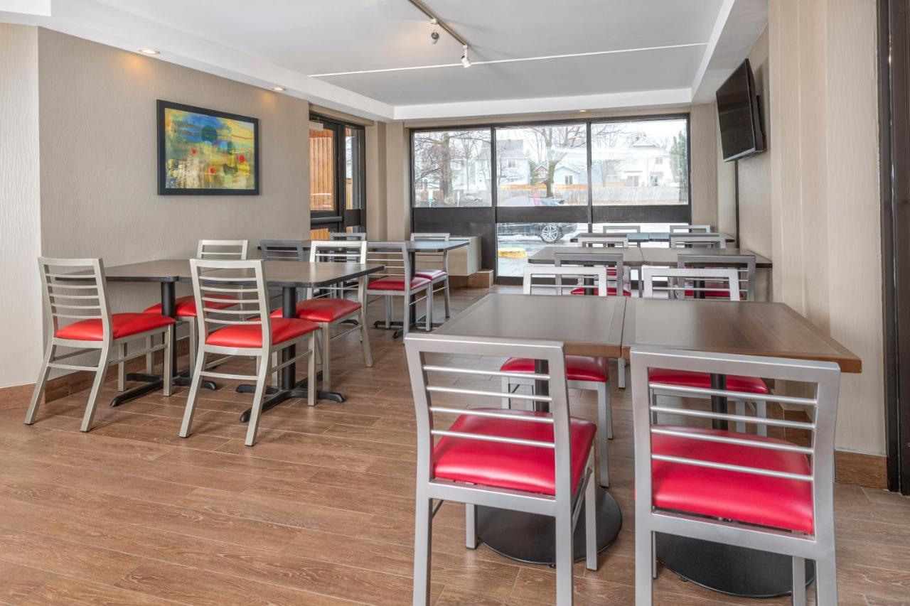 Comfort Inn West Оттава Екстер'єр фото