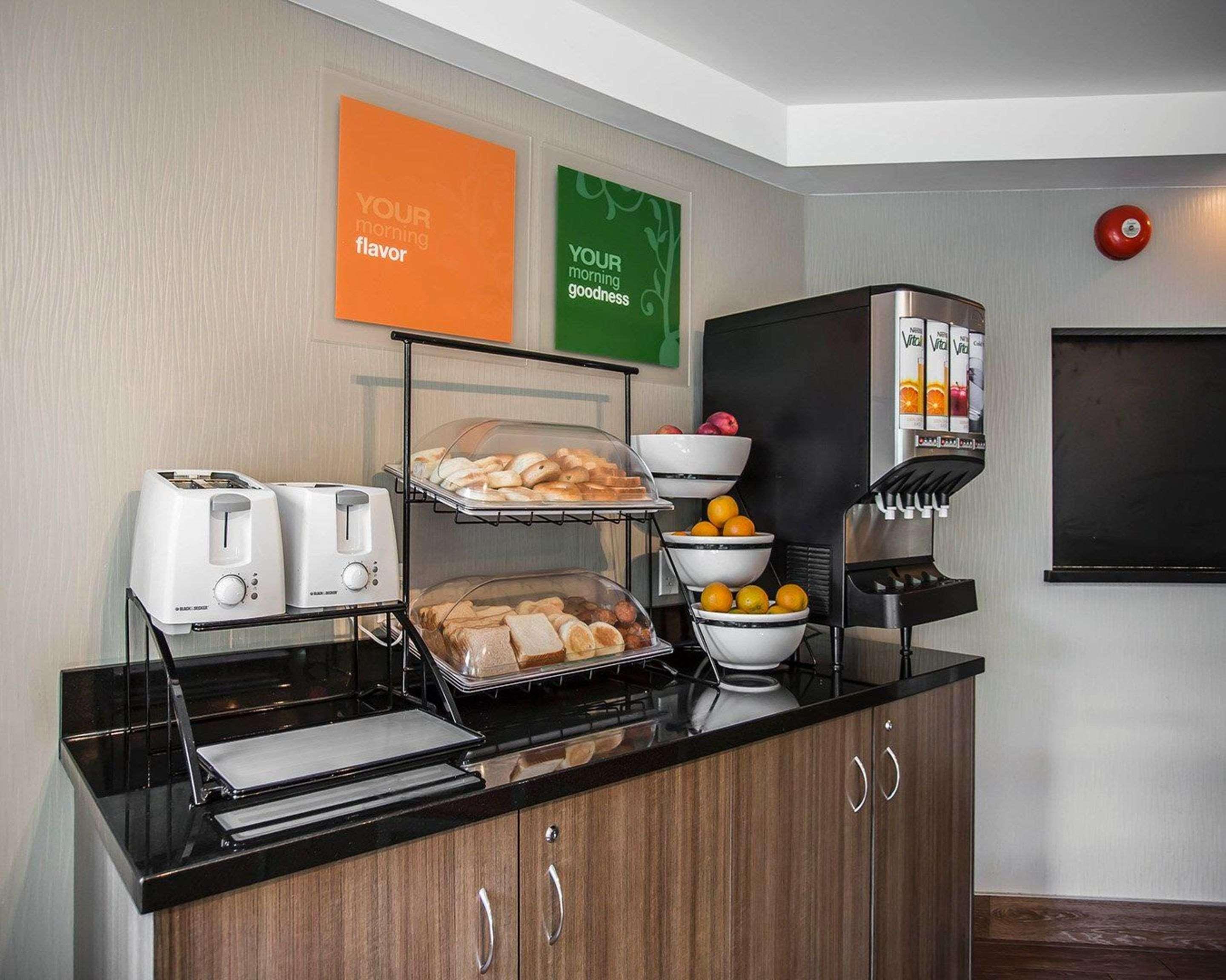 Comfort Inn West Оттава Екстер'єр фото